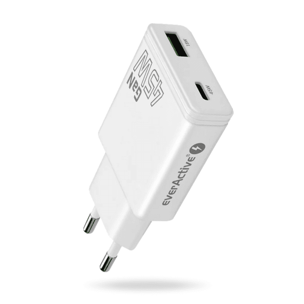Настенное зарядное устройство everActive GaN SUPER SLIM SC-460Q с портами USB QC3.0 и USB-C PD мощностью 45 Вт.