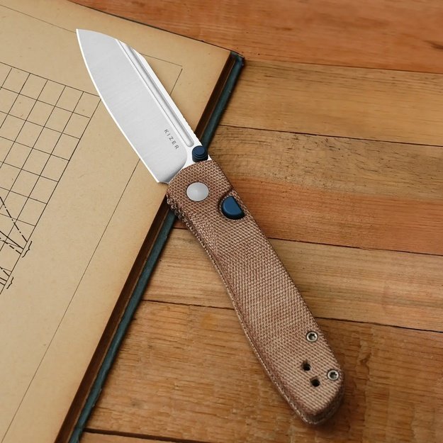 Kizer Renissance peilis Brown Norplex UltreX Micarta, Satin N690 by Caleb Waldman (V3698A2)