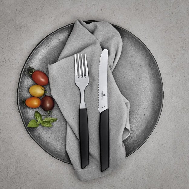 Кухонный нож Victorinox Swiss Modern, черный, с зубчатым лезвием, 11 см, 6.9003.11W