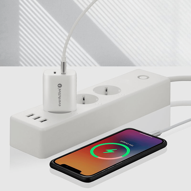 EverActive SC-370Q sieninis įkroviklis su USB QC3.0 ir USB-C PD PPS 25 W lizdu