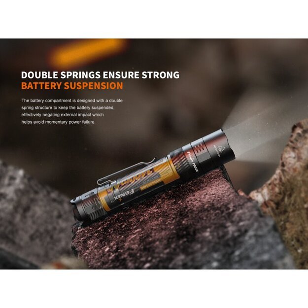 Fenix ​​​​PD32R LED žibintuvėlis su USB jungtimi