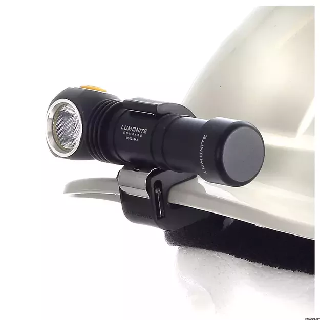 LUMONITE Releasy™ V2 žibintuvėlio laikiklis prie šalmo