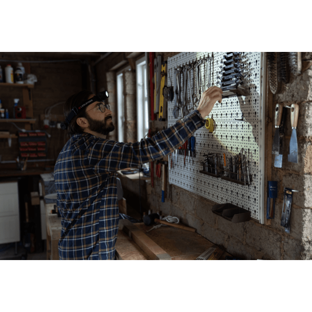 Ledlenser H7R Core žibintuvėlis ant galvos