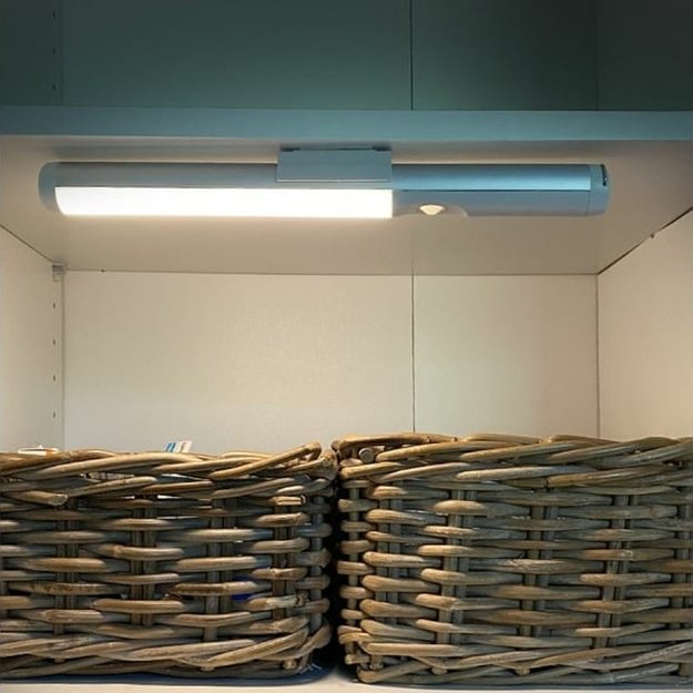 LED įkraunamas šviestuvas baldams 2.5W su jutikliu Avide