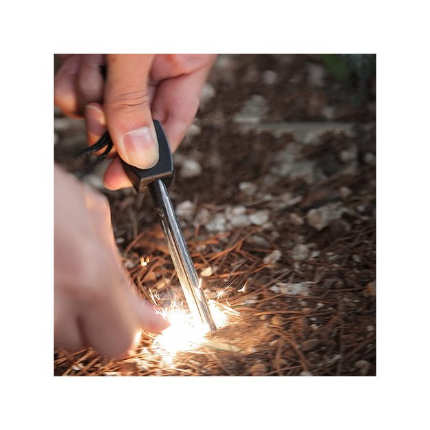 Survival kit for emergency situations and outdoor