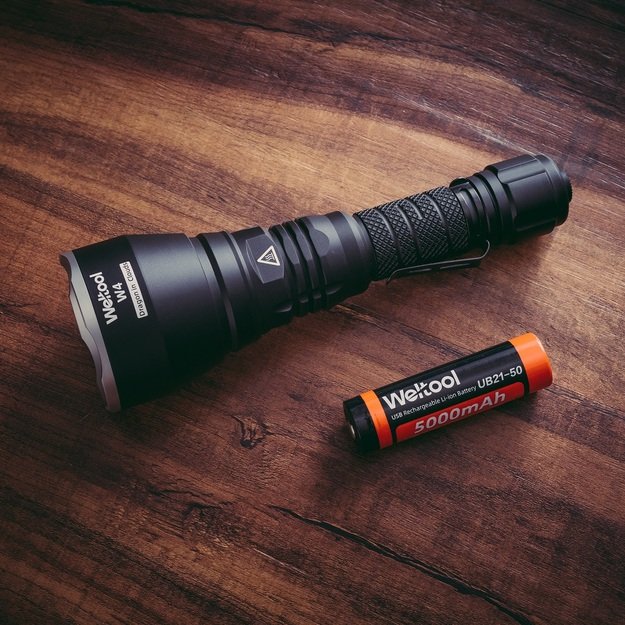 Фонарь Weltool W4 Ultra-Throw 2670 метров LEP (батарея в комплекте) (холодный белый)