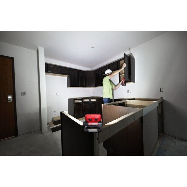 MILWAUKEE L4 FFL-301 USB аккумуляторный светодиодный прожектор