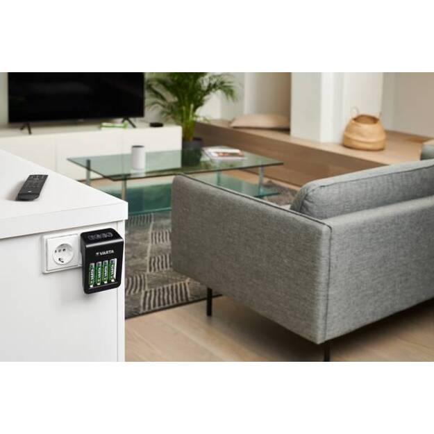 Universalus įkroviklis Varta LCD Plug-Plus su 4 AA 2100 mah  baterijomis 4 kanalų PP3 57687