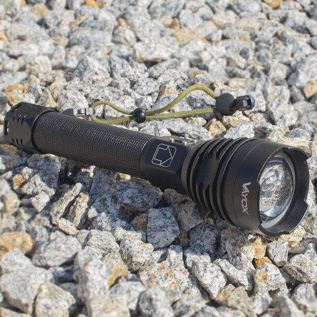 VAYOX rankinis taktinis žibintas 2500lm, IPX4, XHP90 LED