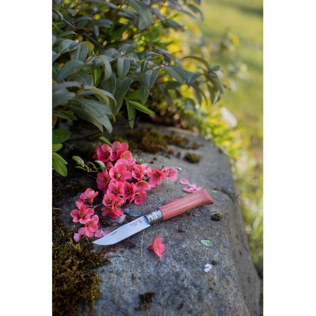 Нож Opinel №8 Laminated Red с лезвием из нержавеющей стали и рукояткой из красной березы