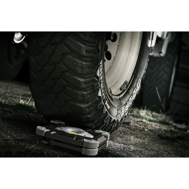 Įkraunamas LED prožektorius 10 W IP54 su USB