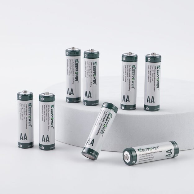 Зарядное устройство Keeppower I8 с 8 × 1,5 В AA литий-ионными аккумуляторами – вход USB-C